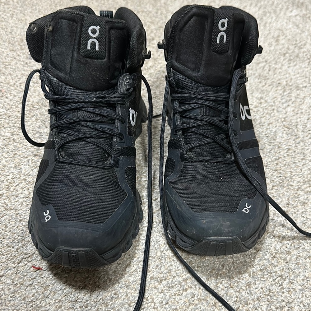 On cloud hiking boot size 6.5 fits like 7.5